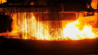 Один из цехов Челябинского электрометаллургического комбината 