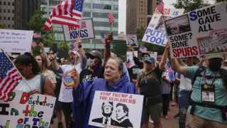 Протестовали и демократы, и республиканцы