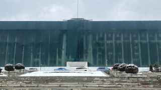 В акимате (мэрии) Алма-Аты — крупнейшего города страны — оценили ущерб в 112 млрд тенге ($275,2 млн). По словам заместителя акима Ильяса Усерова, для бизнеса урон составил 67 млрд тенге ($153,6 млн), из них 42 млрд тенге ($96,3 млрд рублей) пришлось на предприятия малого и среднего бизнеса.


