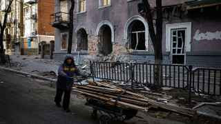 Российские военные не извлекли никаких уроков из предыдущих кампаний, когда ценой больших потерь в Донбассе устанавливался контроль над целями ограниченного оперативного или стратегического значения, отмечает Институт изучения войны (ISW).