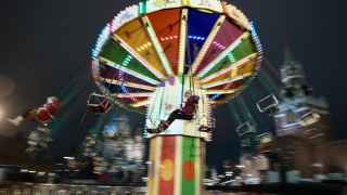 Вслед за Москвой власти ряда регионов сократили расходы на городские гуляния и призвали жителей воздержаться от широких празднований.