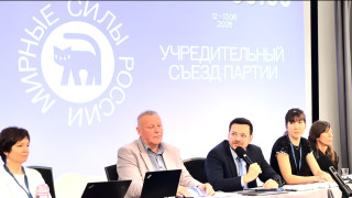 Партия Ильи Яшина (в центре композиции) апеллирует ко всей России сразу, а это тупиковый путь