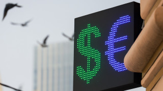 Курс рубля взлетел, хотя от него ждут падения