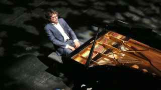 Люка Дебарг.