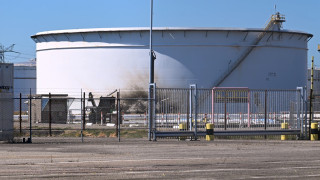 Следы взрыва на конструкциях в порту Роттердама, 13 августа 2026