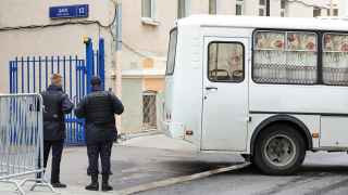 Полицейские у Военкомата Красносельского района