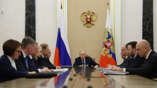 Владимир Путин требует все больше денег на войну