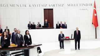 Президент Эрдоган (в центре композиции)