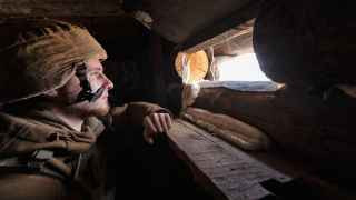 Позиции украинских военных у линии разграничения сторон в Донецкой области.