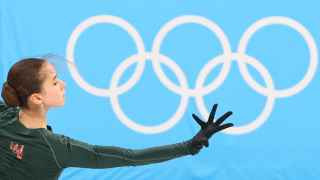 Камила Валиева. Фигурное катание

15-летняя уроженка Казани Камила Валиева является самой молодой спортсменкой, участвующей в Играх. Несмотря на то, что Валиева начала выступать на международных соревнованиях только в 2019 году, она показала сильный старт, побеждая в соревнованиях с рекордным отрывом и удерживая мировой рекорд в короткой и произвольной программах.