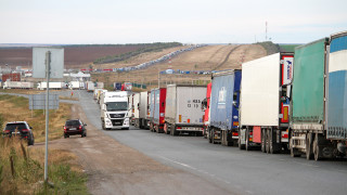 Проще найти другой маршрут, чем стоять в такой пробке