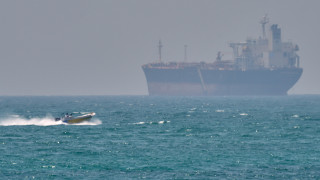 Танкер, стоящий на якоре в Ормузском проливе