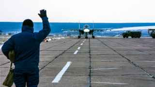 Экипажи оперативно-тактической авиации ЗВО отработали перебазирование на запасные аэродромы в рамках плановой проверки боевой готовности.