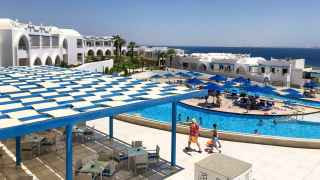 Отдых туристов в отеле Шарм-эль-Шейха в Египте.