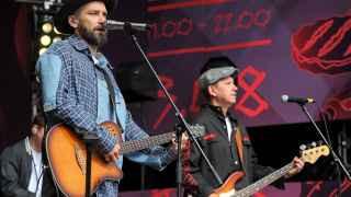 Выступление Uma2rman на концерте в поддержку спецоперации тоже расстроила фанатов. В возмущенных постах пользователи пишут, что разочаровались в своих кумирах.

Uma2rman вышли на сцену только один раз — в Барнауле. Они получили за концерт 4,1 млн рублей. Представители группы отказались комментировать  Би-би-си участие артистов в марафоне и полученные гонорары.