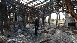 Местный житель стоит среди руин своего дома, разрушенного в результате обстрела в селе Циркуны Харьковской области                                                              