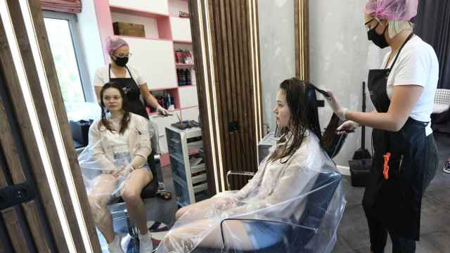 Пятая часть салонов красоты в России может закрыться из-за роста цен и падения спроса