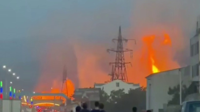 В Дагестане возник огромный пожар после трех взрывов на маги