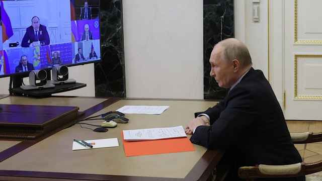 Путину сообщили, что полное восстановление авиадвижения на юге России займет до трех дней