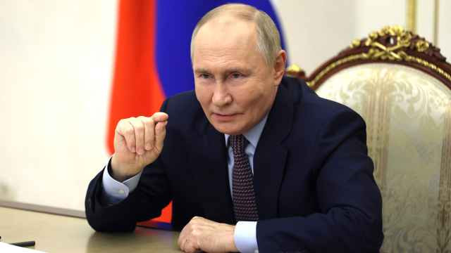 Путин потребовал от правительства и ЦБ роста экономики после падения ВВП на 2%