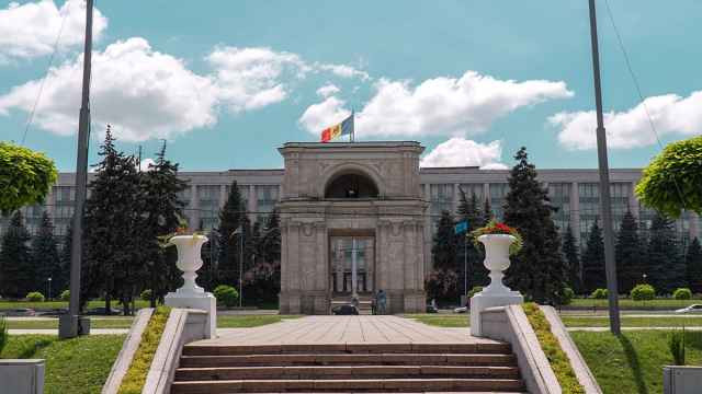 В парламенте Молдовы отказались от работы на русском языке