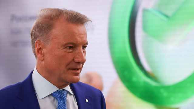 Греф спрогнозировал рост доллара до 85 рублей и посоветовал нести деньги в банки