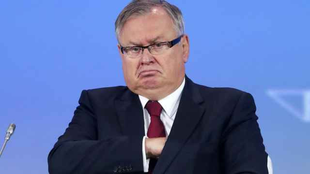 Глава ВТБ сравнил российскую экономику со старым дедом у врача