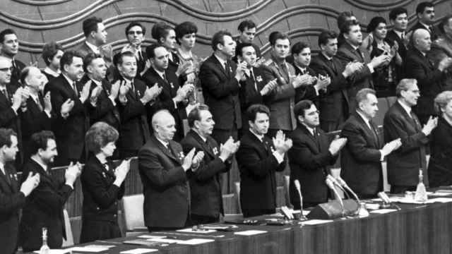 «Единая Россия» издаст книгу о своей истории по примеру КПСС