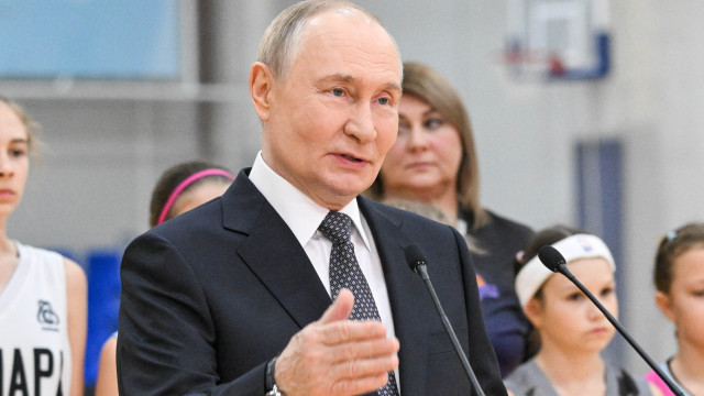 Рейтинг Путина упал рекордно за 7 лет после блокировок Telegram и VPN