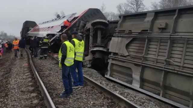 СК назвал причиной крушения поезда Челябинск-Москва плохое состояние путей