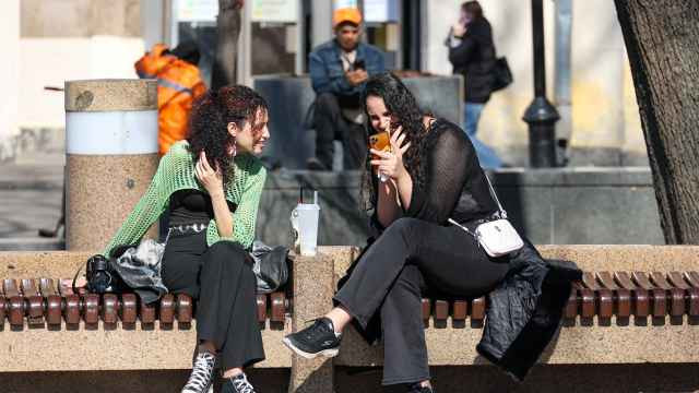 Россияне начали скупать туристические сим-карты для обхода блокировок