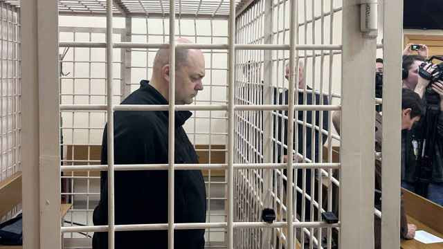 Бывшего губернатора Курской области приговорили к 14 годам колонии за взятки на строительстве укреплений