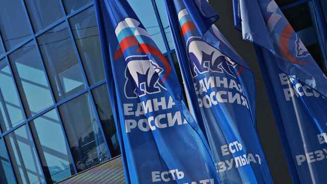 Власти регионов стали заставлять бюджетников участвовать в праймериз «Единой России»
