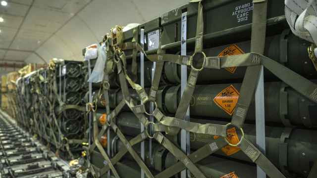 Администрация Трампа начала обсуждать производство оружия на мощностях автопроизводителей