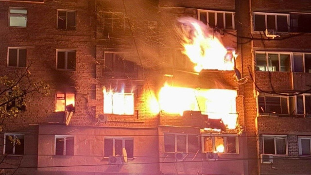 Российские военные ударили по многоэтажке в Днепре. Два человека погибли, 10 пострадали