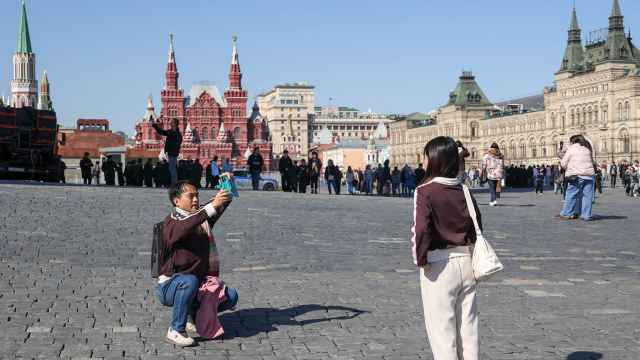 Число посетивших Россию иностранных туристов рухнуло на 40% с начала года