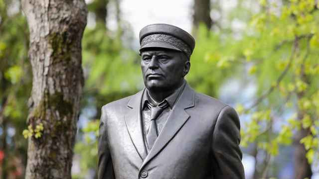 Одна из самых тиражных газет России с помощью «экстрасенсов» взяла «интервью у духа Жириновского»