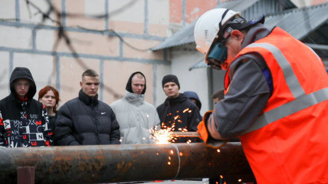 Резерв рабочих рук в российской экономике упал на 2,5 миллиона человек с начала войны