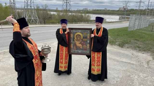 В Перми провели молебен для защиты от беспилотников после удара ВСУ по нефтеобъектам