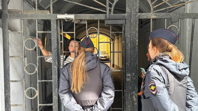 Жителей Невского проспекта в Петербурге заперли во дворах из-за «Бессмертного полка»