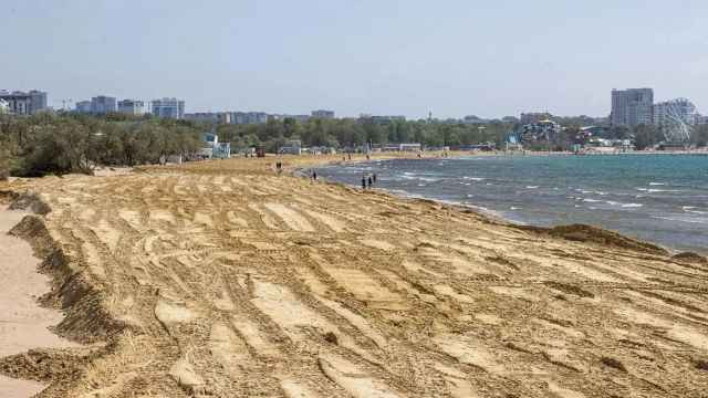 Власти засекретили данные о состоянии воды и песка в Анапе после разлива мазута