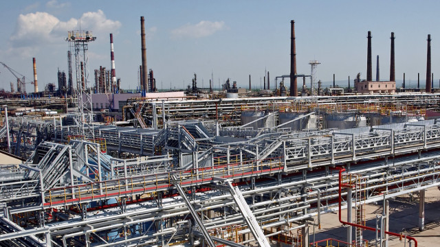 Украина атаковала один из крупнейших нефтезаводов России