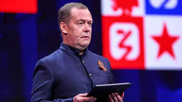 Учебники по обществознанию под редакцией Медведева включили в федеральный перечень