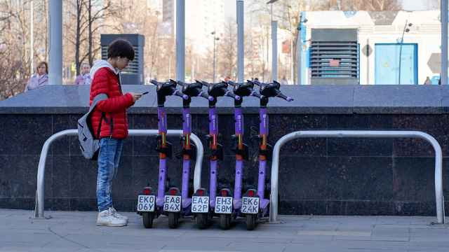 В Москве предложили запретить аренду электросамокатов без госмессенджера Мах
