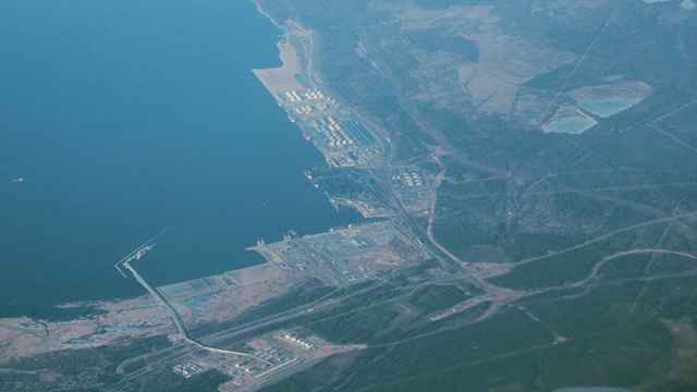 Украина ударила дронами по крупнейшему порту России на Балтике