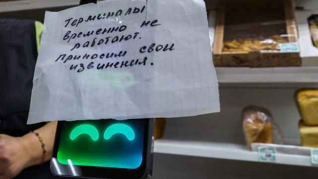 Из-за отключений интернета россияне вынесли из банков рекордный с мобилизации объем наличных